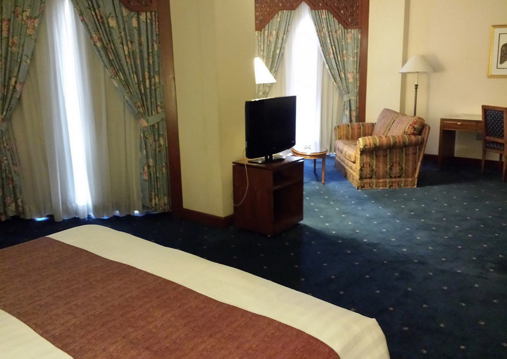 Safir International Hotel Kuwait Kuwait City Bagian luar foto